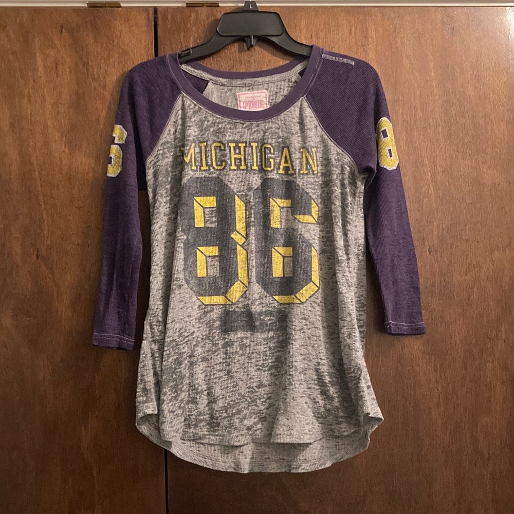 Victoria’s Secret pink collection, Michigan 86 Raglan Sleeve Shirt
